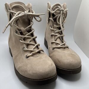 ST JOHNS BAY Women's Size 7.5 Tan Suede Lace Up Round Toe Ankle Boots